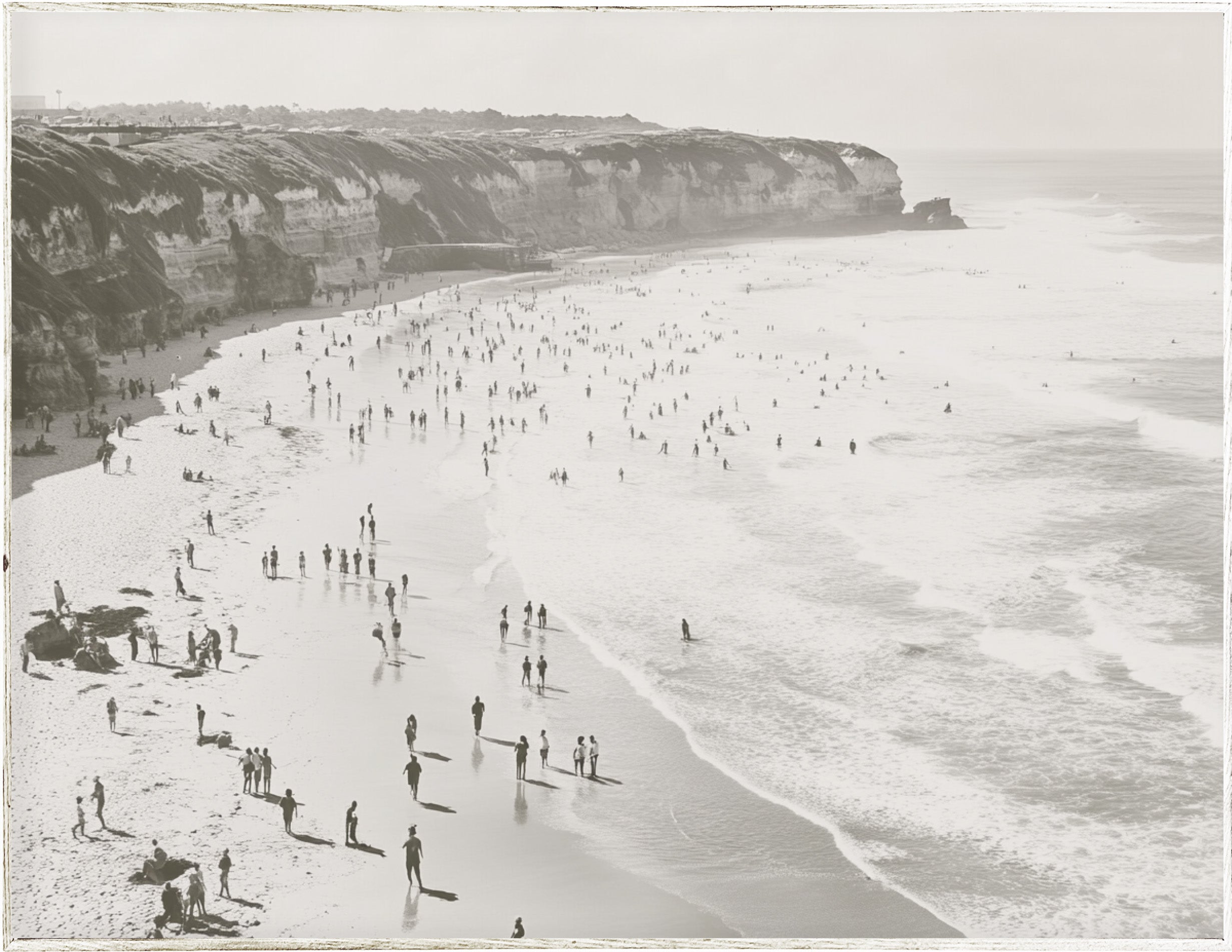 34x44 Hairline - Busy Beach